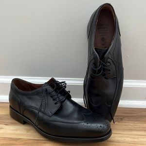 LIKE NEW Johnston & Murphy black leather wingtip